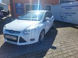 Ford Focus Lim. Ambiente AHK, 1.Hand, Zahnriemen NEU - Ford Focus Ambiente mit Benzin-Antrieb