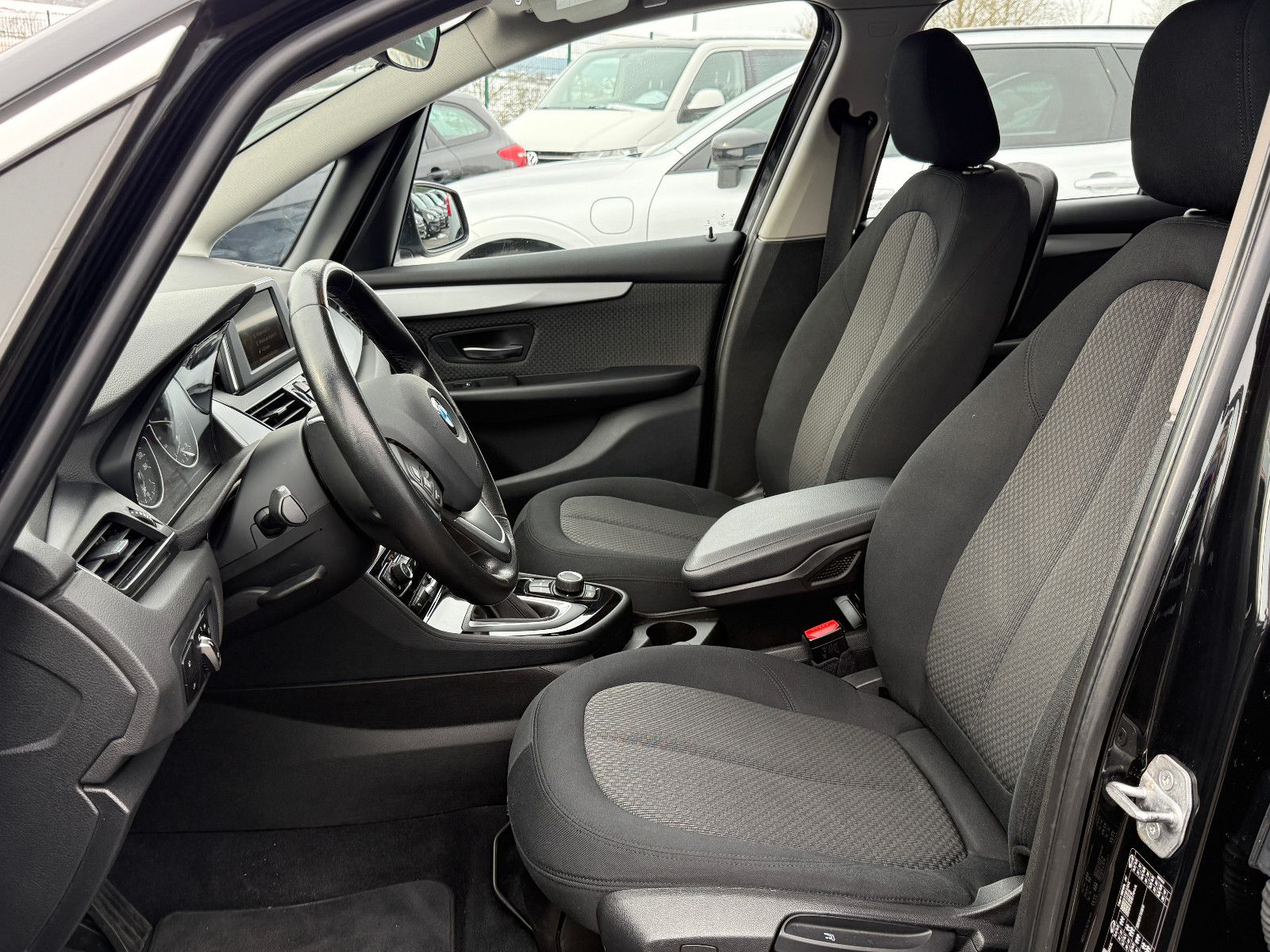 Fahrzeugabbildung BMW 218i Gran Tourer Advantage Aut AHK GRA PDC SHZ