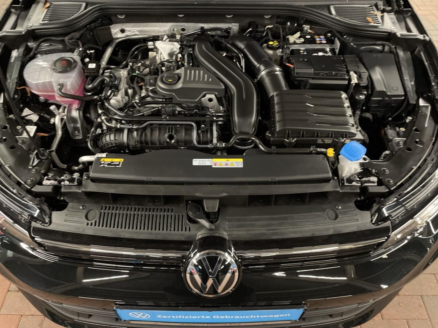 Fahrzeugabbildung Volkswagen Golf Variant Life 1.5 TSI OPF