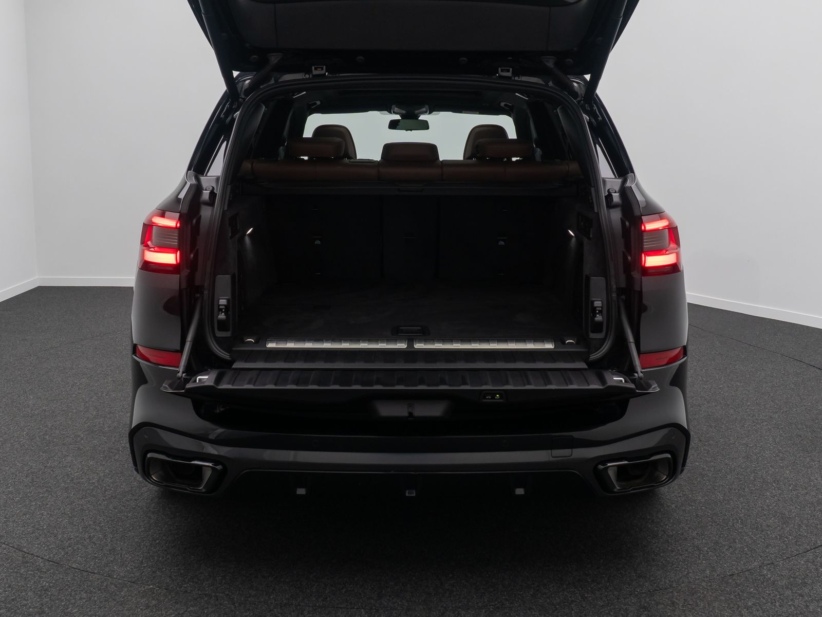 Fahrzeugabbildung BMW X5 xD45e M Sport Individual AHK HiFi DAB Panoram