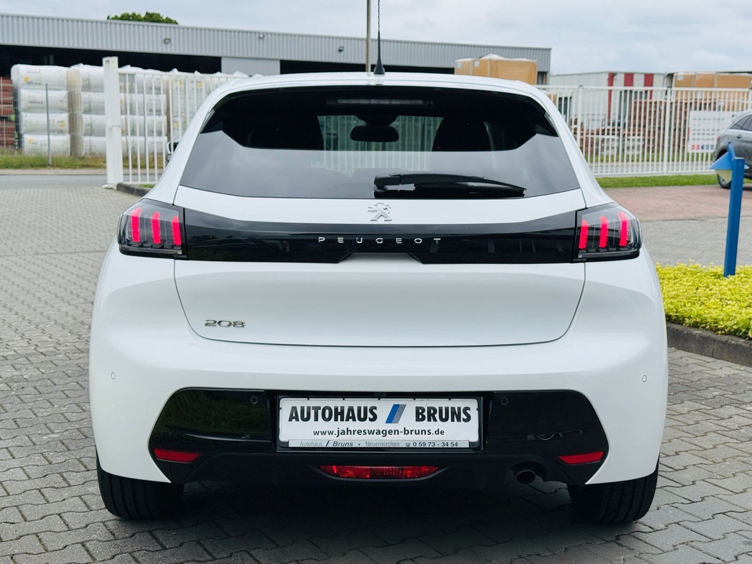 Fahrzeugabbildung Peugeot 208 1,2 PURETECH 100 ALLURE, RFK, LED, MirrorLin