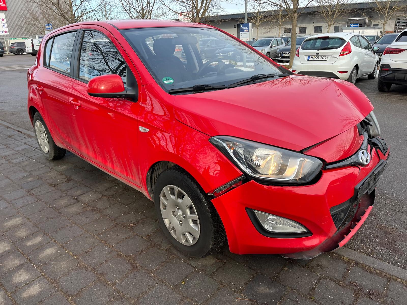 Hyundai i20 1.2 Trend ATM 80´KM TÜV11/27