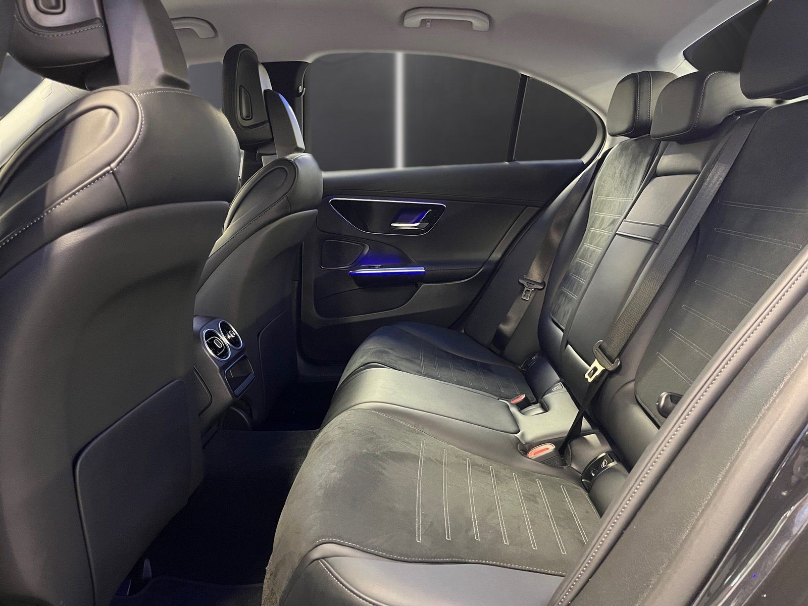 Fahrzeugabbildung Mercedes-Benz C 200 AMG Line*LED*Kamera*Memory*Totwin*CarPlay*