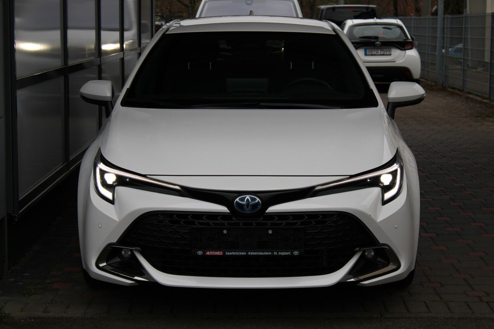 Fahrzeugabbildung Toyota Corolla 1.8 Hybrid Team D