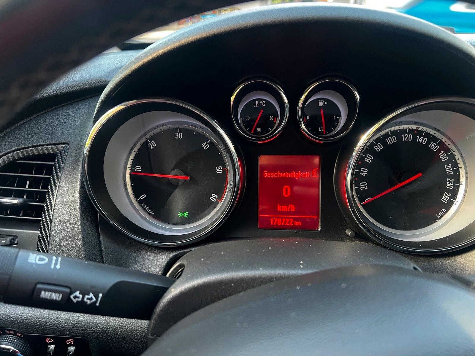 Opel Astra 2011 — interior