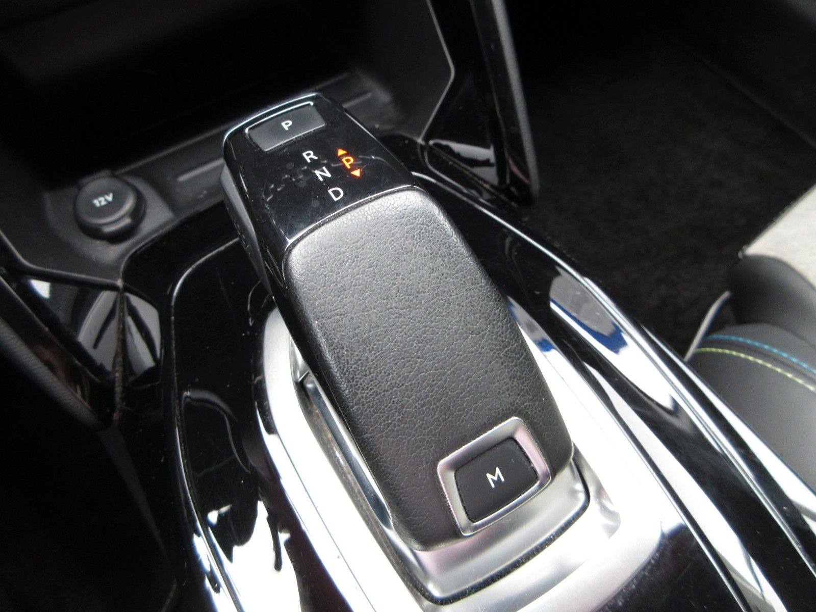 Fahrzeugabbildung Peugeot 208 GT Pack LED/NAVI/SHZ/PANO/HEADUP/PDC/17"