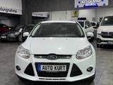 Ford Focus 1,6i Lim. Ambiente*Klima*beh.WSS*AHK*Alu - Ford Focus: Ambiente