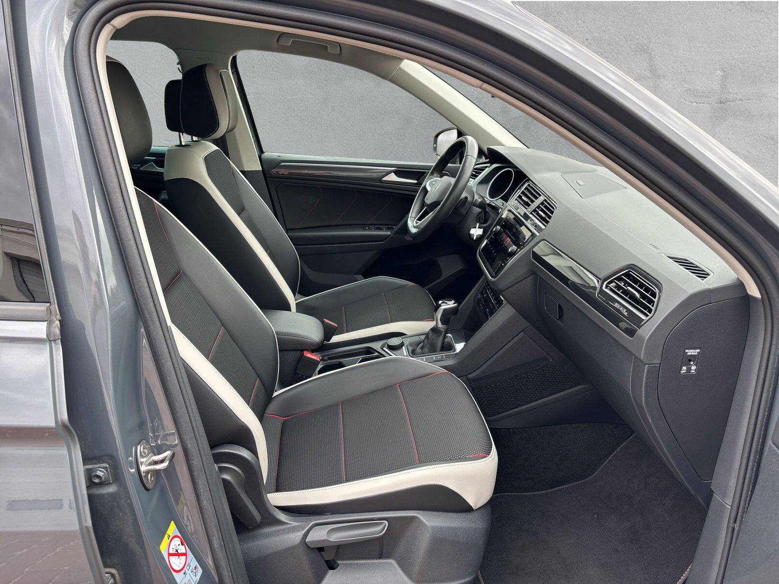 Fahrzeugabbildung Volkswagen Tiguan Sport 2.0 TDI 4Motion AHK Standhzg