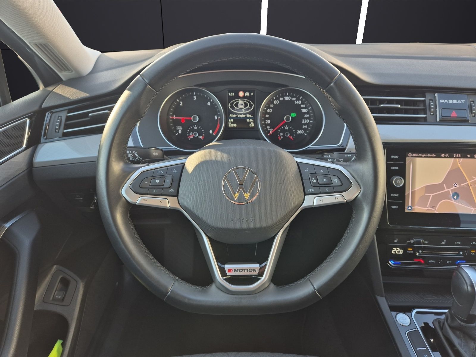 Fahrzeugabbildung Volkswagen Passat Variant TDI Business DSG 4M LED AHK Navi