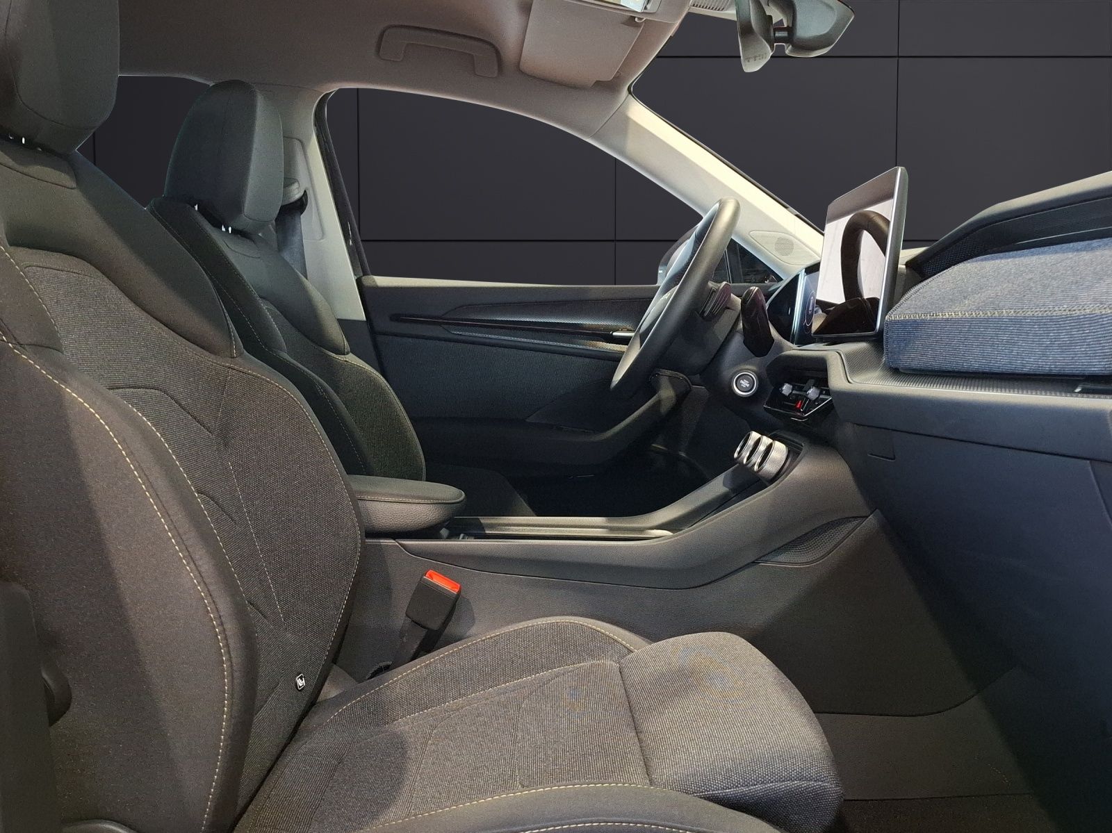 Fahrzeugabbildung SKODA Kodiaq TSI Selection DSG 4x4 7-Si Matrix AHK Nav