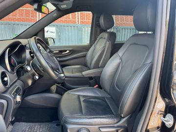 Mercedes V 220 - 9