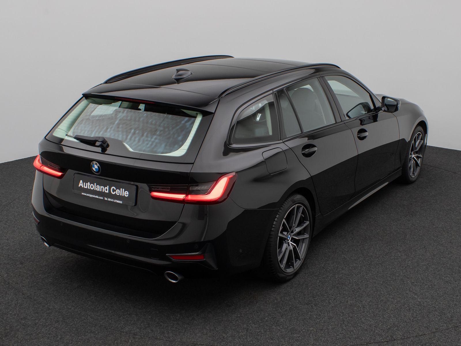 Fahrzeugabbildung BMW 320d  Sport Line Panorama HUD DAB Lordos LED PDC