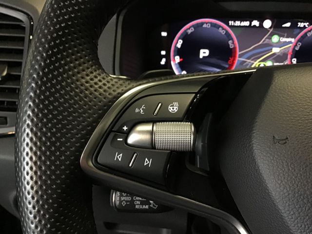 Fahrzeugabbildung Skoda Karoq Sportline 1.5 TSI DSG/Navi/ACC/SHZ/Matrix