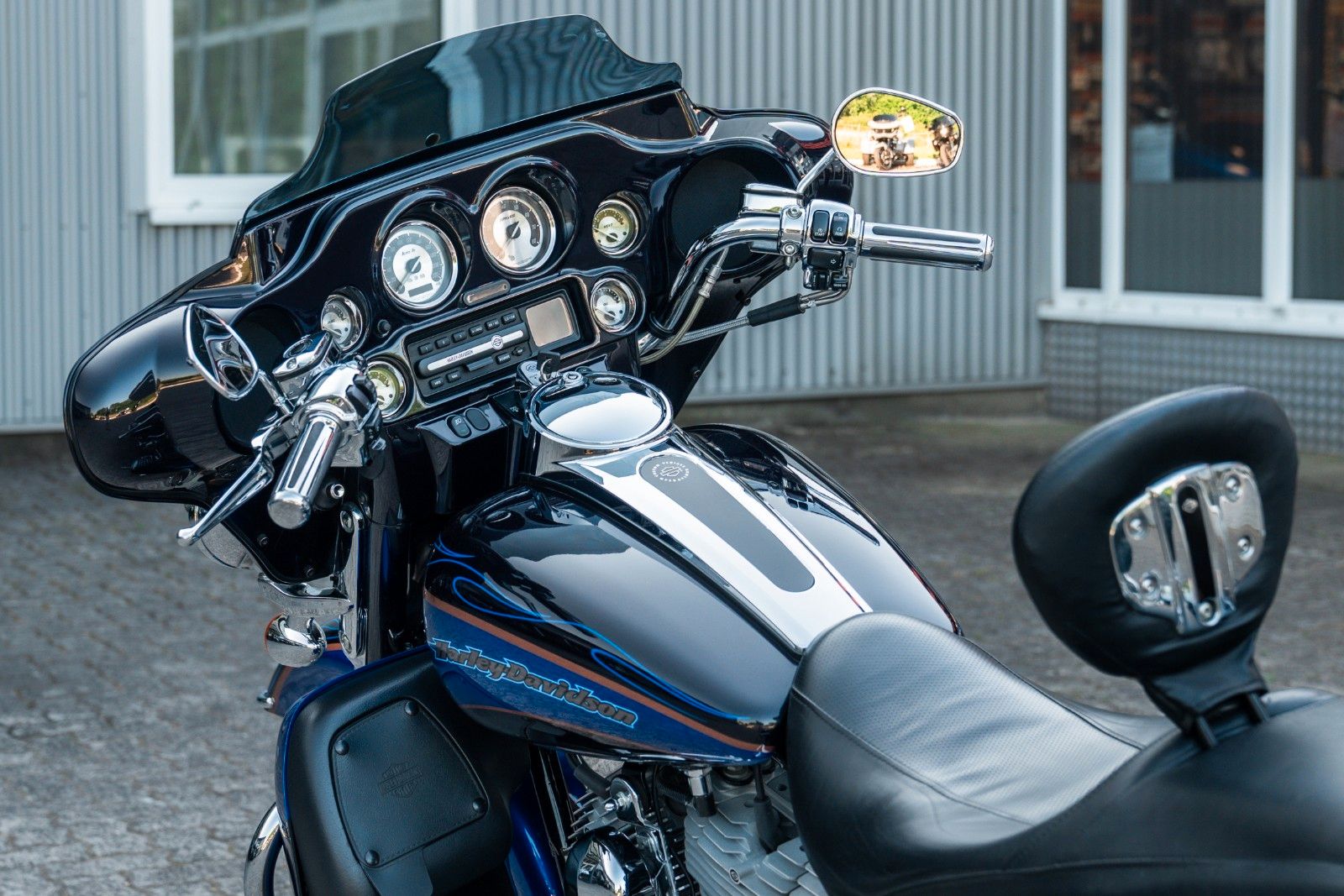Fahrzeugabbildung Harley-Davidson FLHTCSE CVO Screamin Eagle E-Glide - Twin Cam