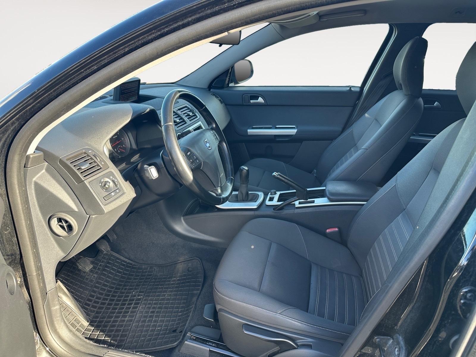 Volvo V50 2012 — photo 9