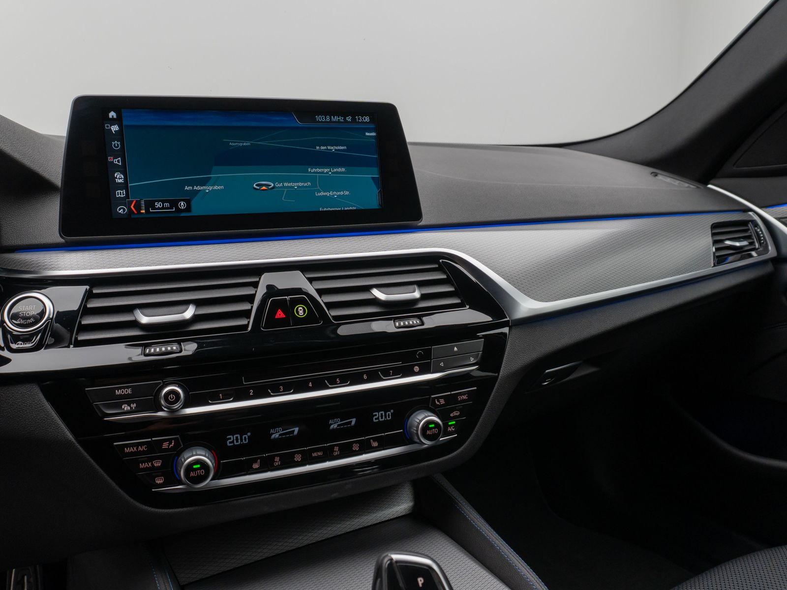 Fahrzeugabbildung BMW 530d xD M Sport Kamera HUD HiFi SoftCl Komfort