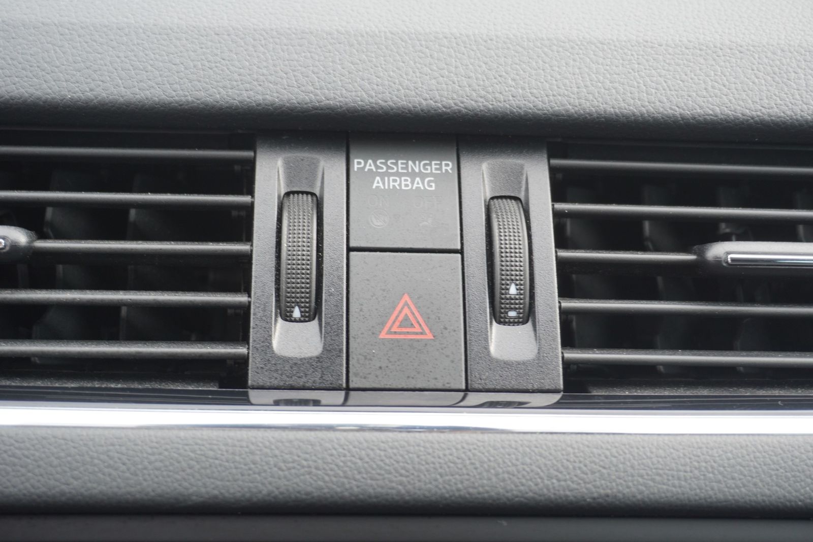 Skoda Octavia 1.5 TSI Clever DSG LED Navi ACC PDC foto 24