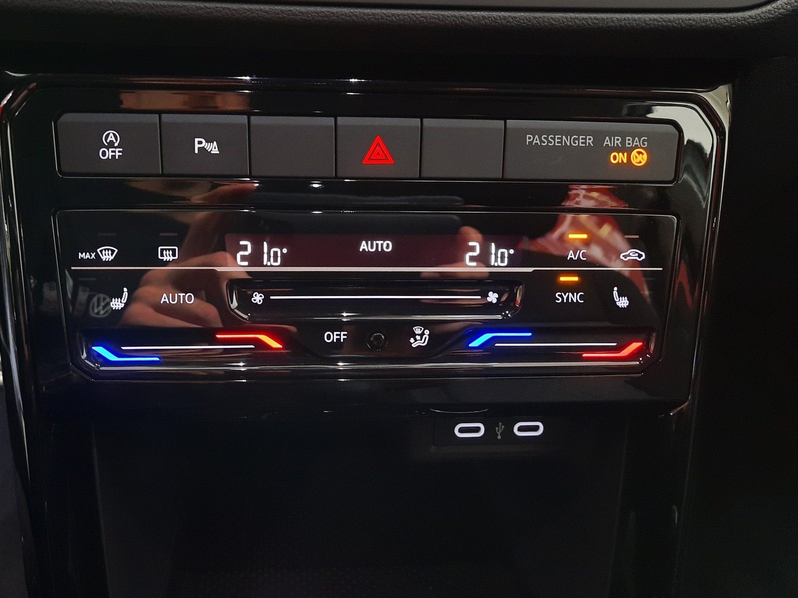 Fahrzeugabbildung Volkswagen T-Cross Move TSI *Navi*Einparkh.*Sitzhzg*App-Con