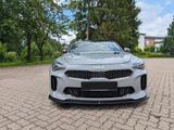 Kia Stinger 3.3 T-GDI AWD GT Head Up|H&K|Bastuck - graue Kia Stinger
