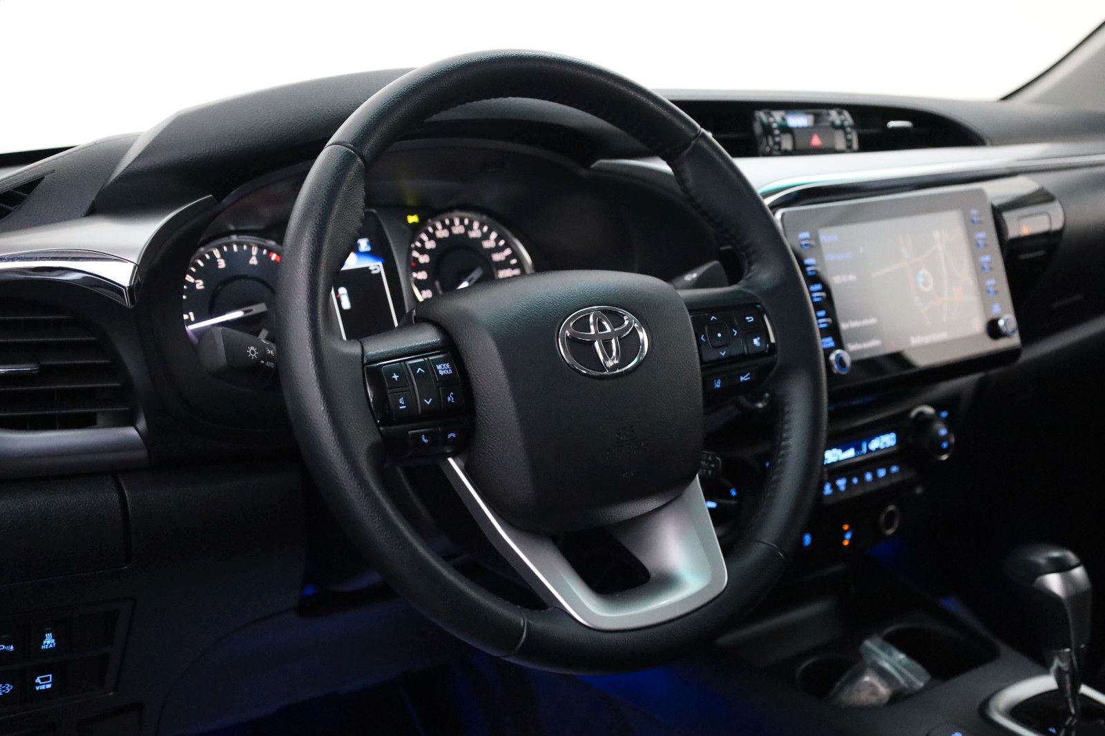 Fahrzeugabbildung Toyota Hilux 2.8 Executive,Navi,LED,Rollo,Rollbügel,AHK