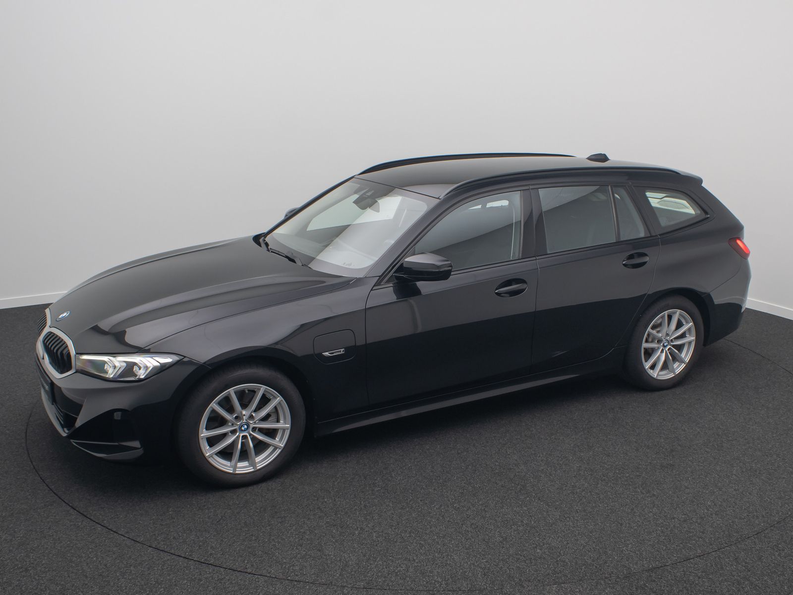 Fahrzeugabbildung BMW 320e  DAB CockPitPlus PDC WidscreenDisplay LED