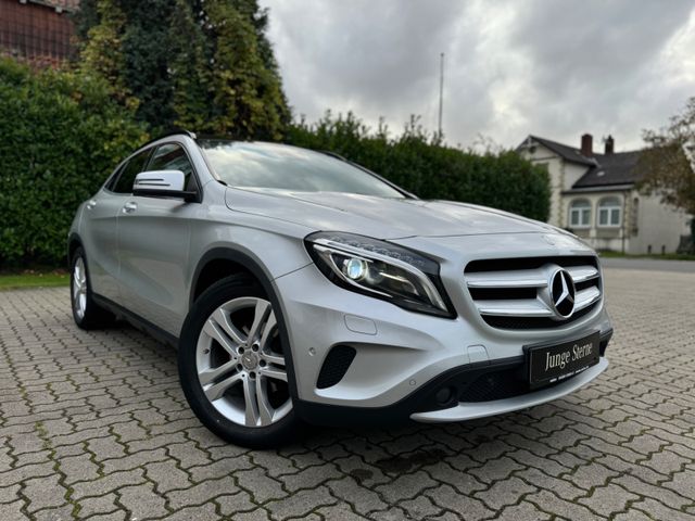 Mercedes-Benz GLA180d Urban LederNaviComand KameraPanorama LED