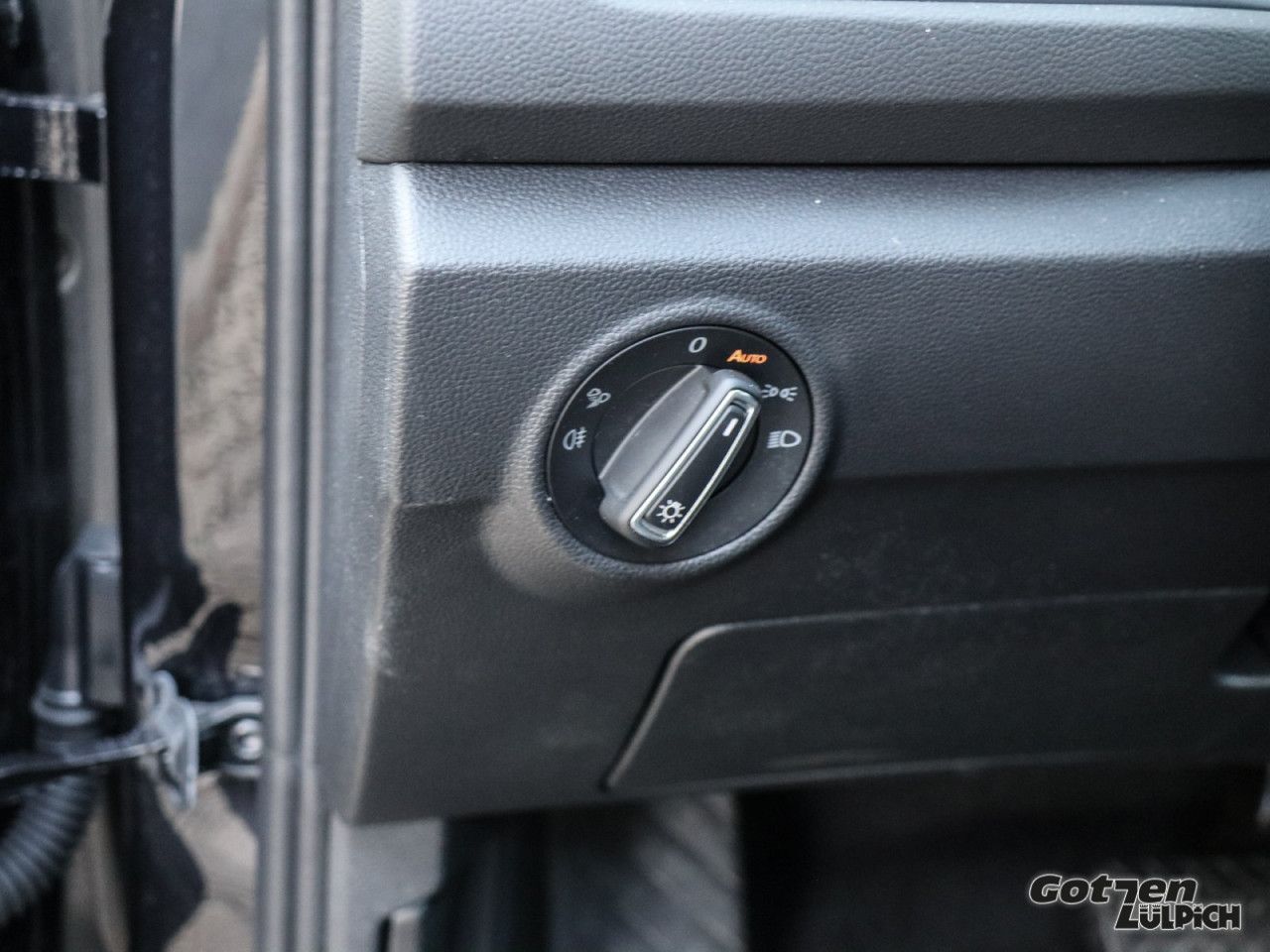 Fahrzeugabbildung Volkswagen T-Roc Style 1.5 TSI DSG Navi AHK LED PDC Klima