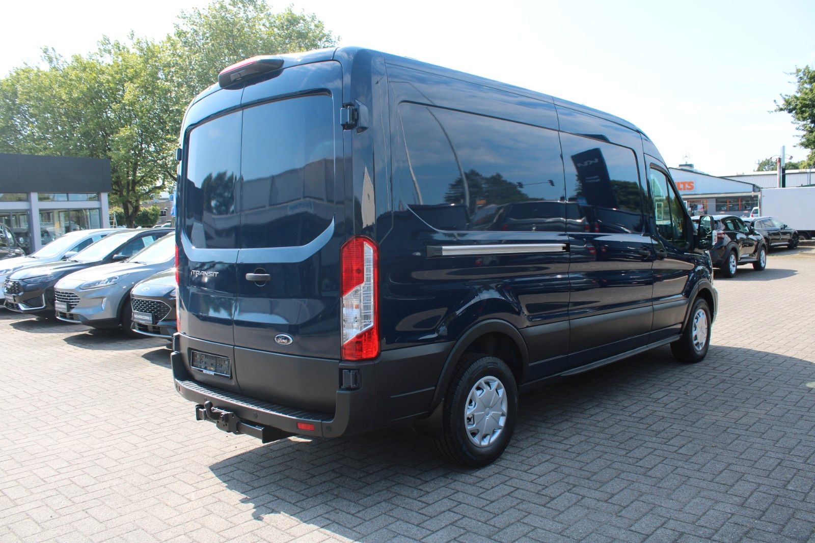 Fahrzeugabbildung Ford Transit 350 L3 H2 Kasten hoch lang KLIMA RFK AHK