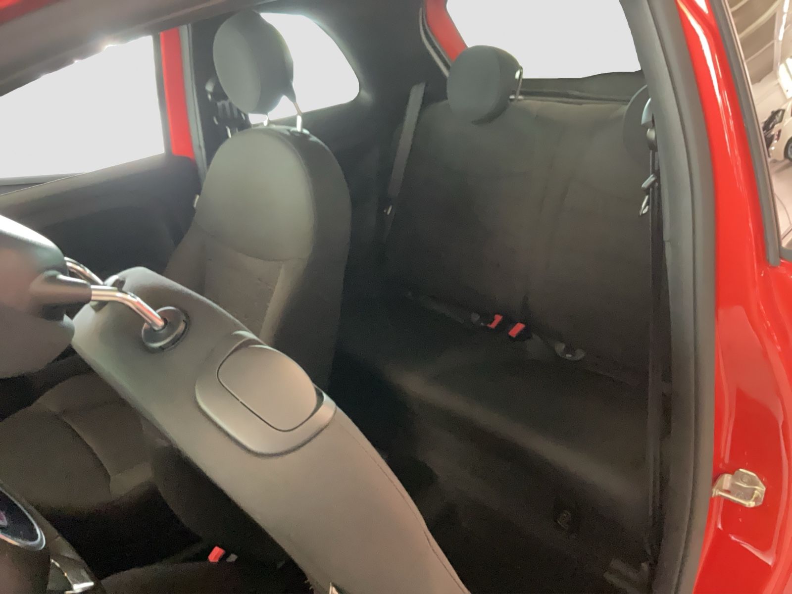 Fahrzeugabbildung Fiat 500 1.0 GSE Hybrid + Ganzjahresreifen