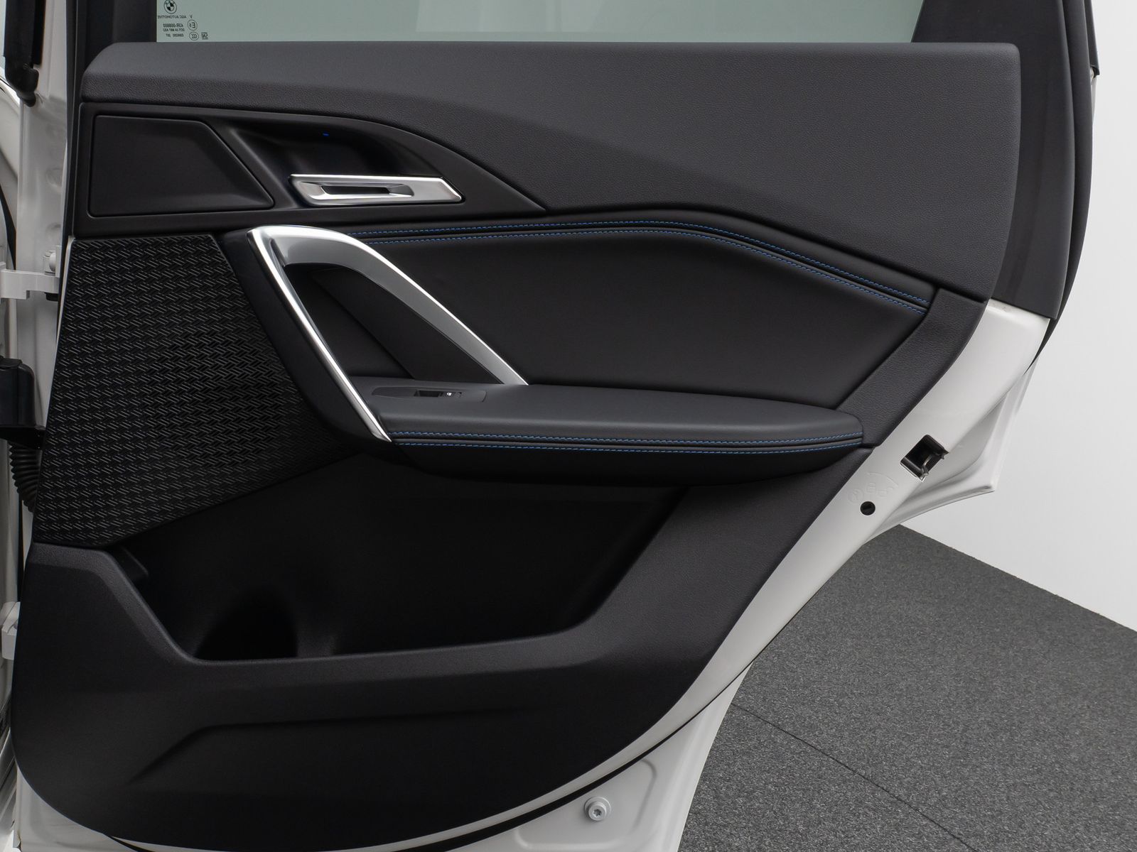 Fahrzeugabbildung BMW iX1 xD30  M Sport Kamera DAB Fernlichtassist AHK
