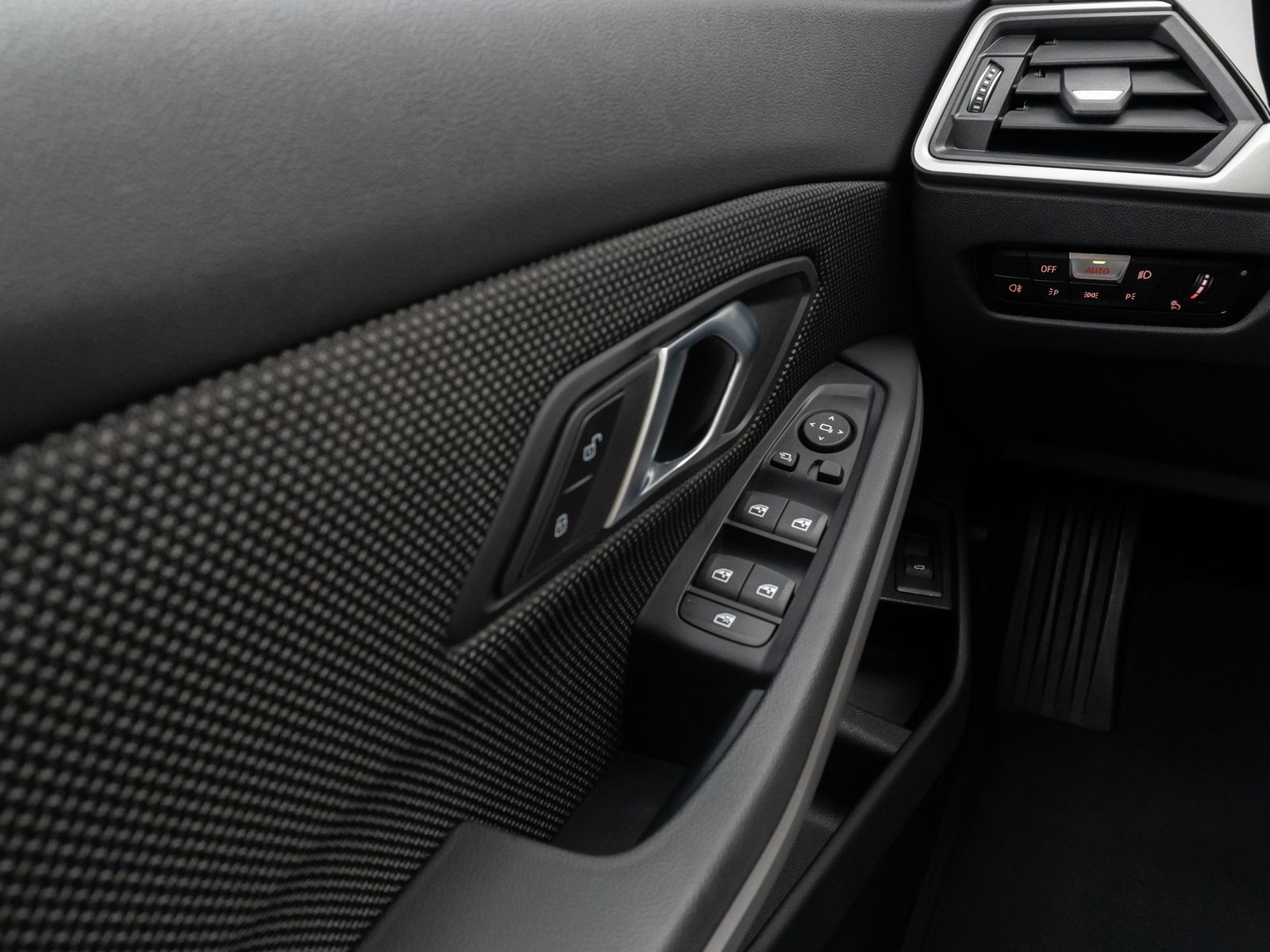 Fahrzeugabbildung BMW 320i Panorama DAB CockPitPr DrivAssist PDC Alarm
