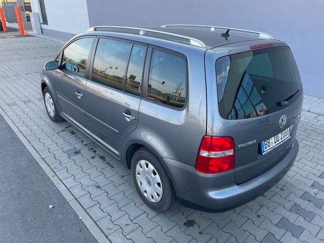 Volkswagen Touran 2.0 TDI DSG/Standhzg/ AHK/Leder/1.Hd/TopZ