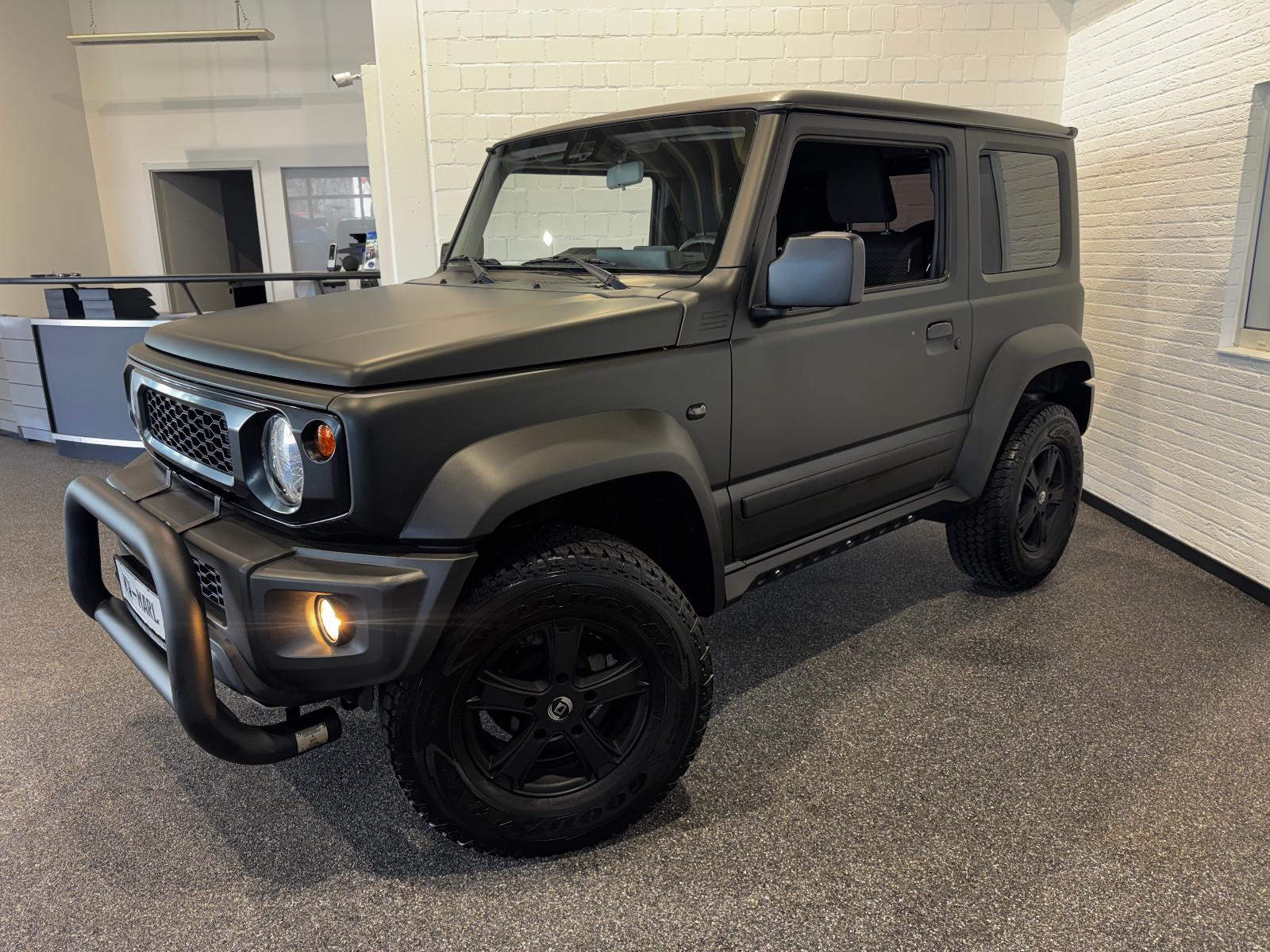 Suzuki Jimny AllGrip 4-SITZER HÖHERLEGUNG SCHWARZMATT