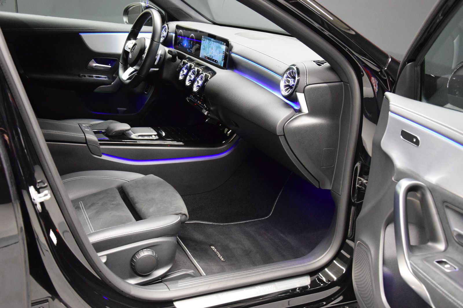 Fahrzeugabbildung Mercedes-Benz A 250 e Edition 2020 AMG Kamera LED MBUX Night