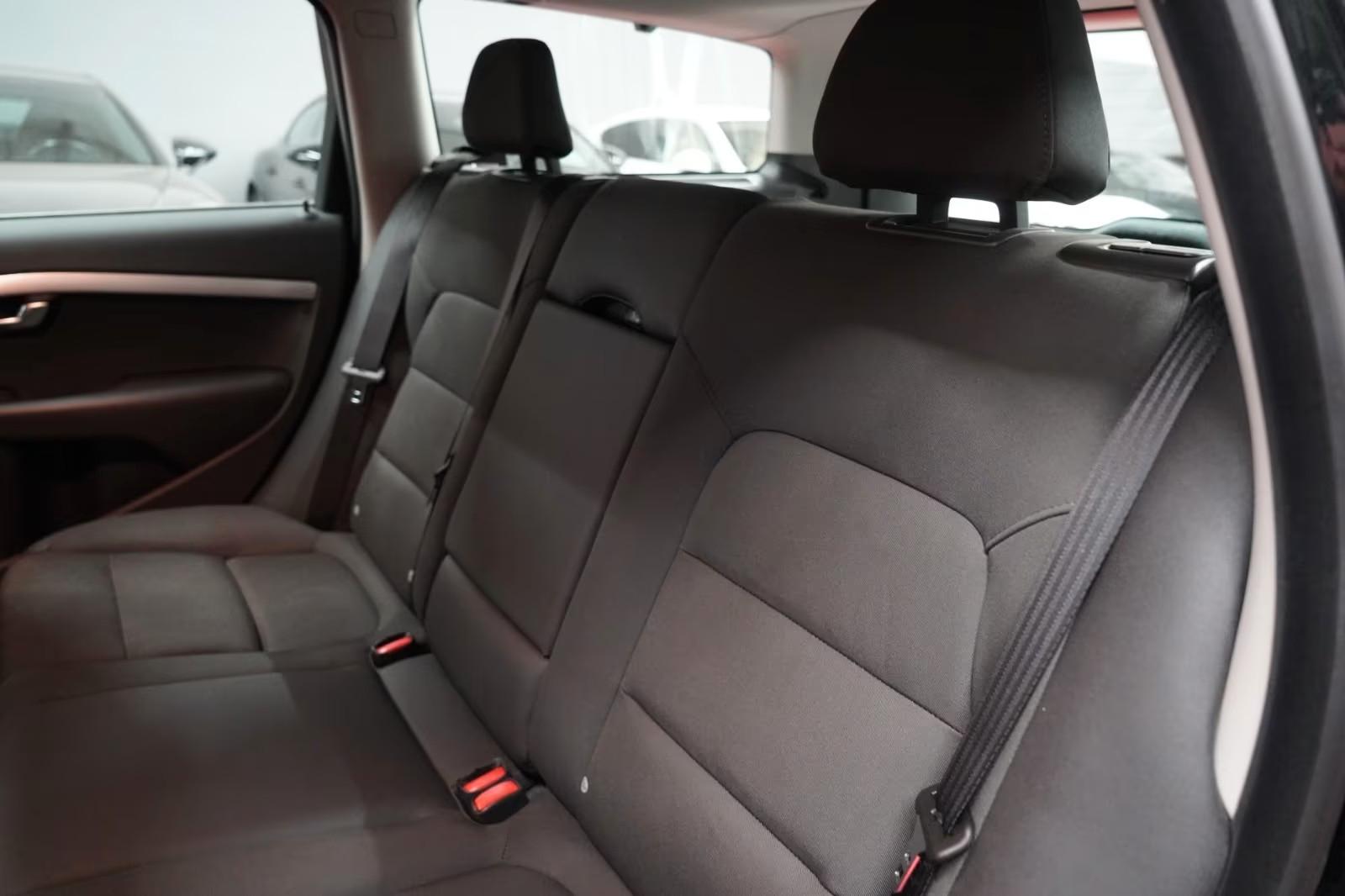 VOLVO V70 1.6D 114 CH KINETIC - 1ERE MAIN - TOIT OUVRANT - GPS - SIEGES CHAUFFANTS - 38 520 KM
