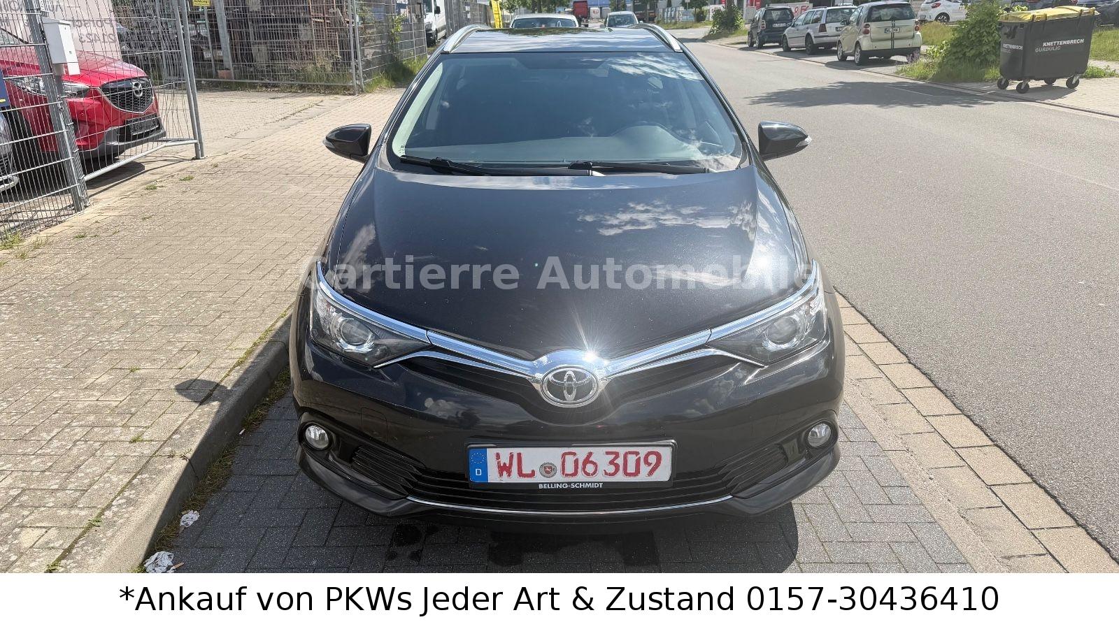 Toyota Auris 2015 — rear view