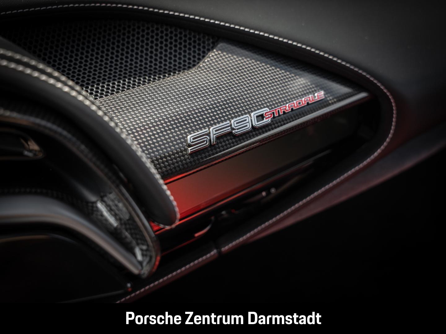 Ferrari SF90 Stradale Asseto Fiorano NP:562.850€