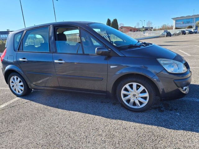 Renault Scenic 1.5 dCi/105CV. PlayStation Portab