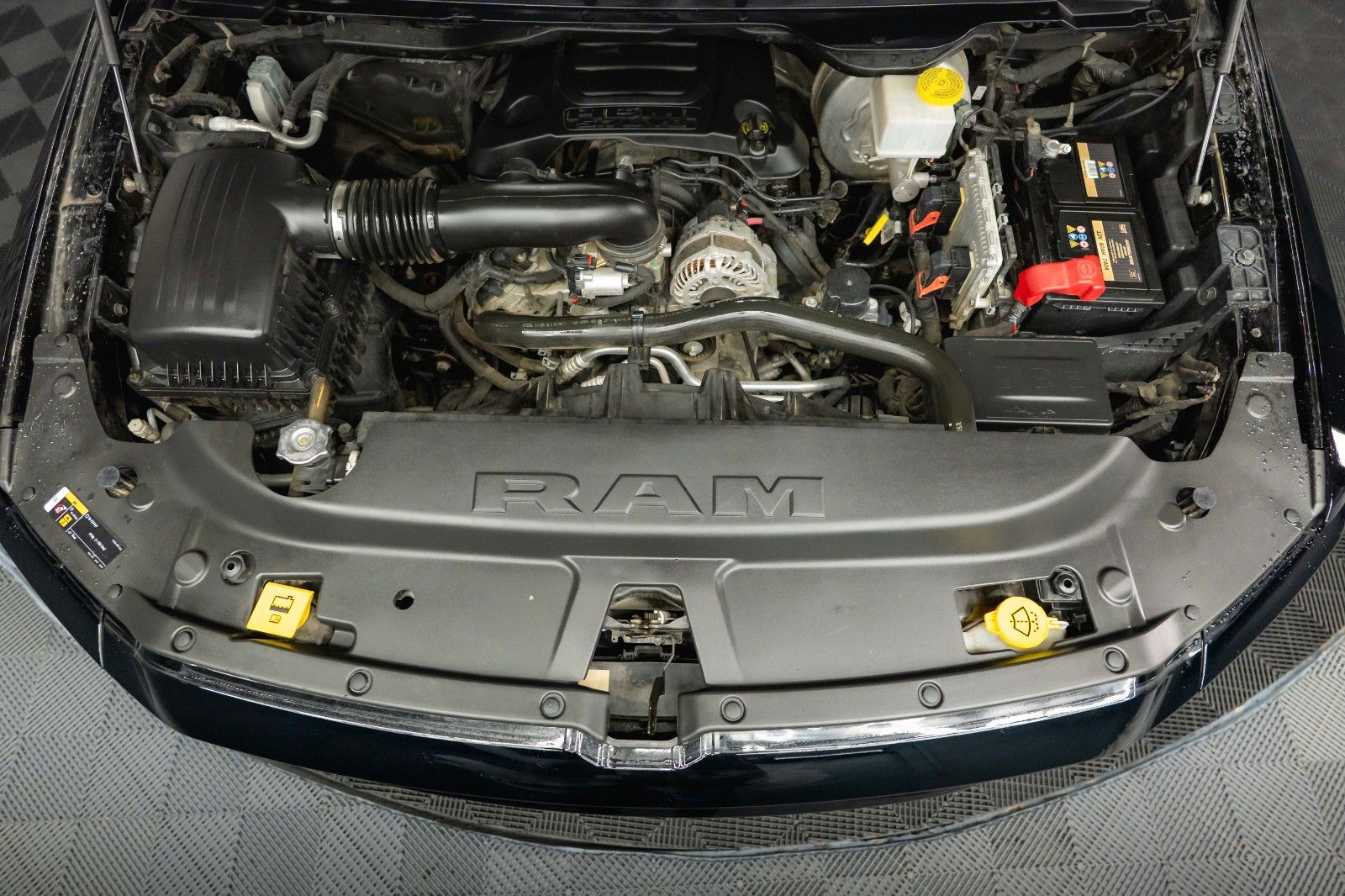 Fahrzeugabbildung Dodge RAM 5.7 V8 HEMI 4x4 LARAMIE Offroad Night LED