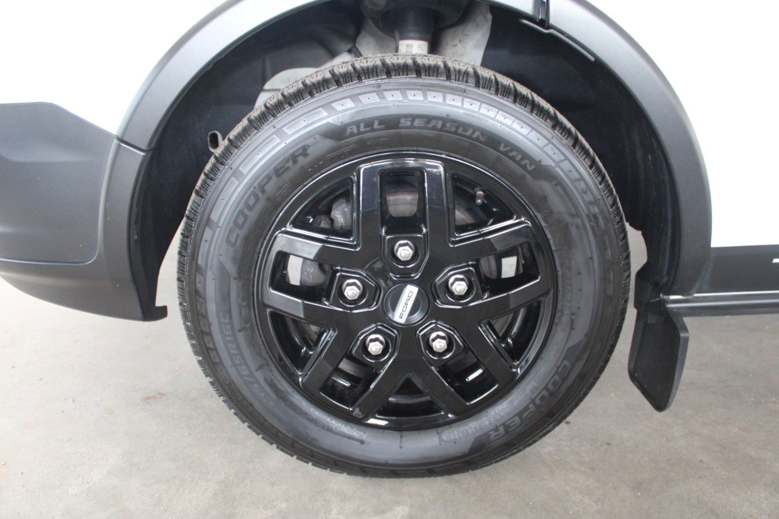 Fahrzeugabbildung Ford Transit Custom TRAIL AHK Bott Einrichtung Leder