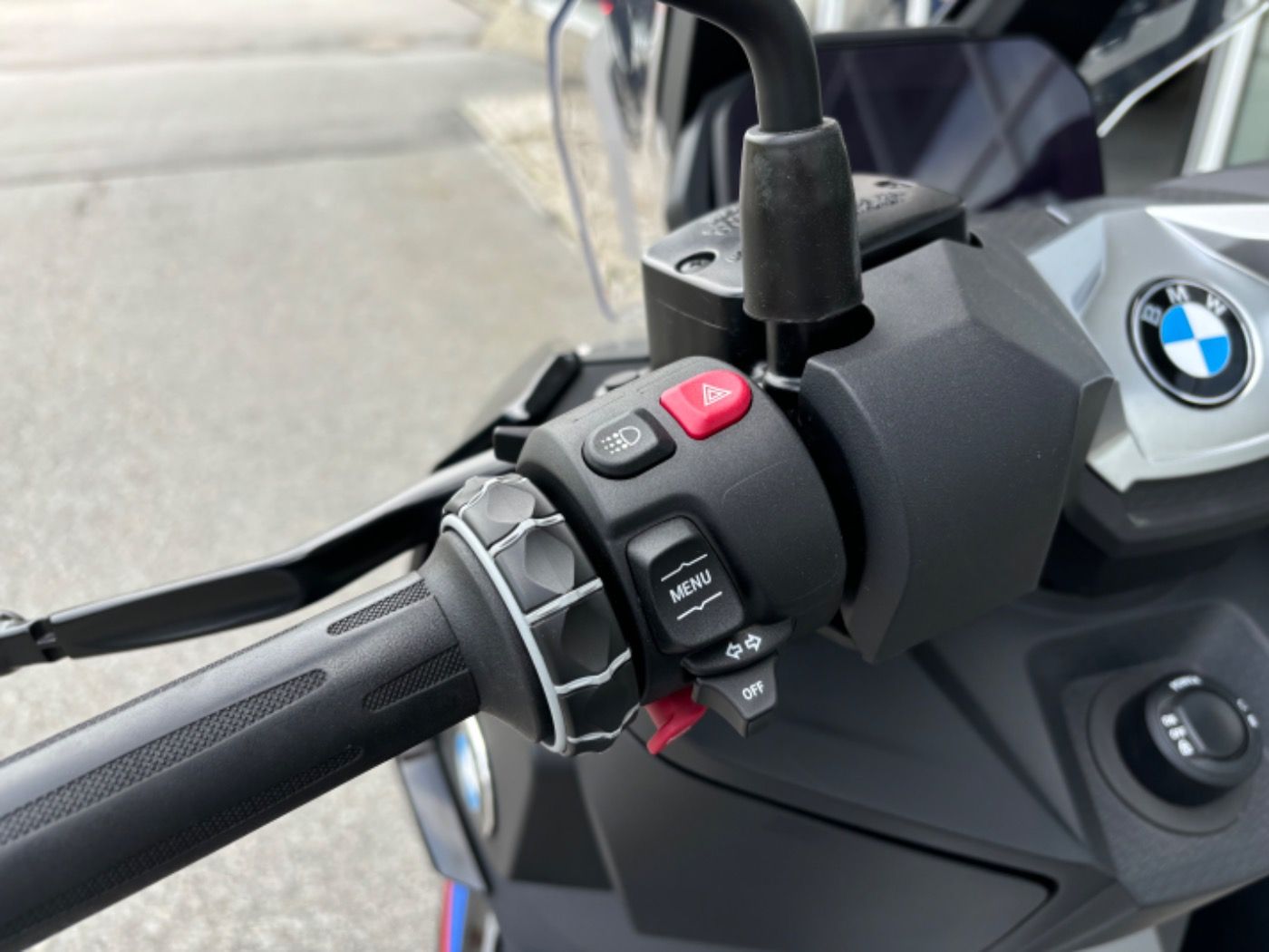 Fahrzeugabbildung BMW C 400 X Komfort-Paket, M-Embleme foliert,