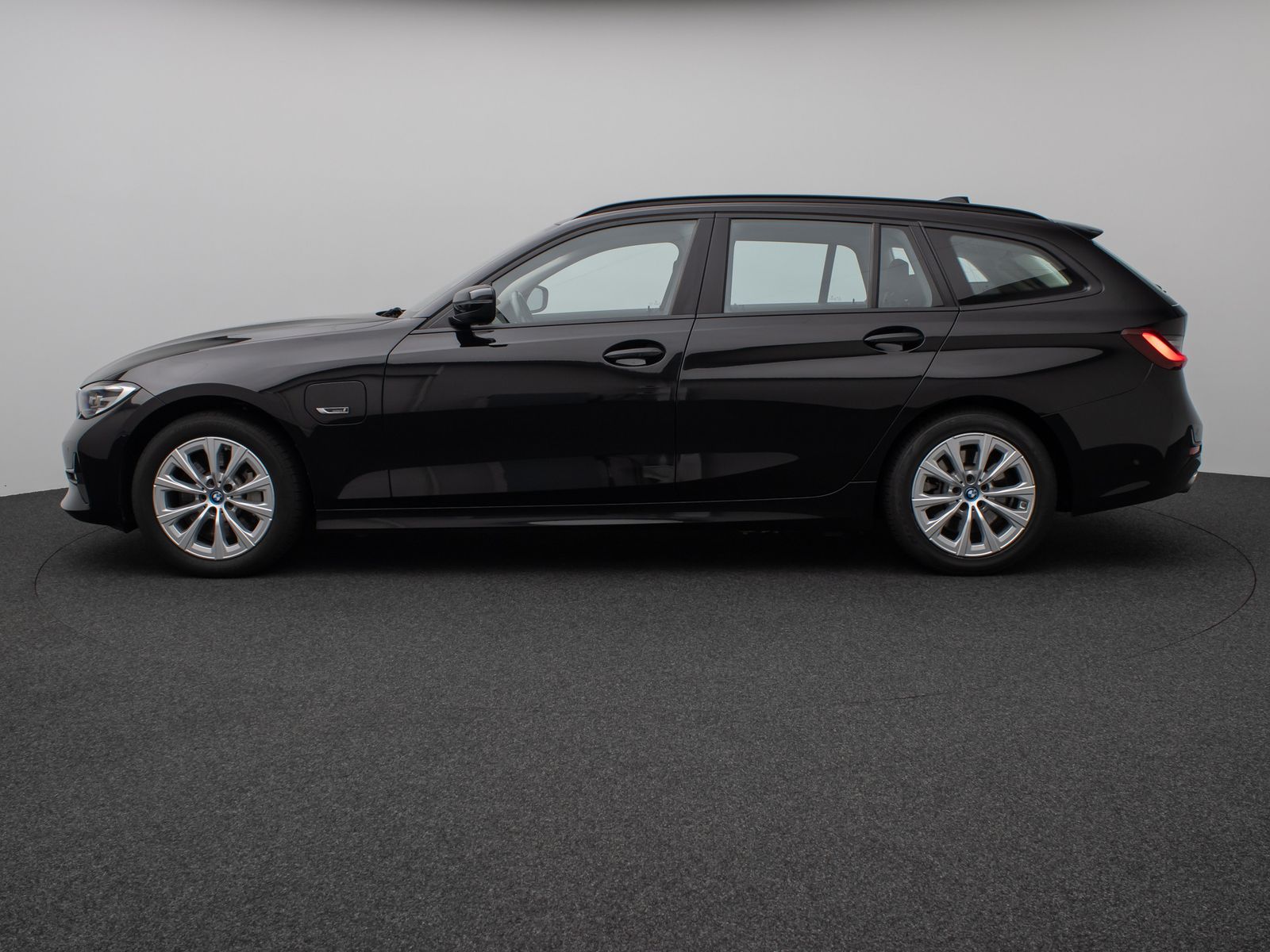 Fahrzeugabbildung BMW 330e Stop&Go DAB Kamera Alarm MSportleder 17Zoll