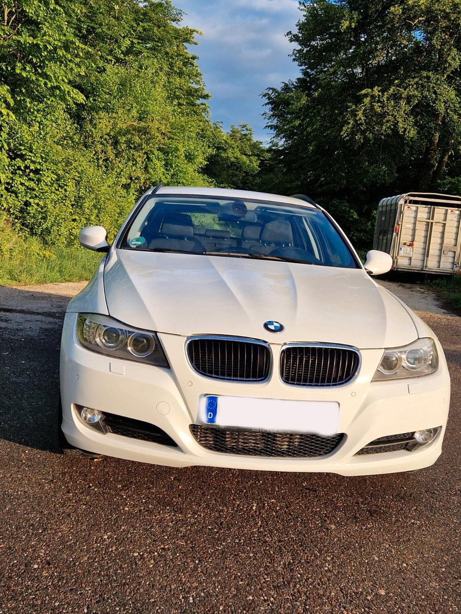 BMW 320 2012 — interior