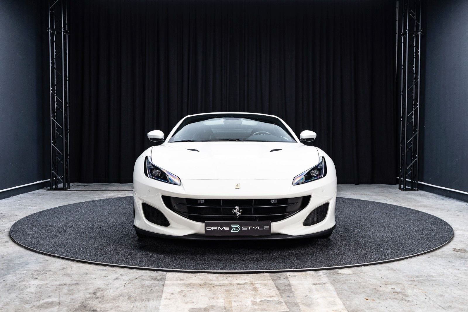FERRARI Portofino 3.9 T V8 DCT · 5.660 km · Carbon-Lenk – Bild 2