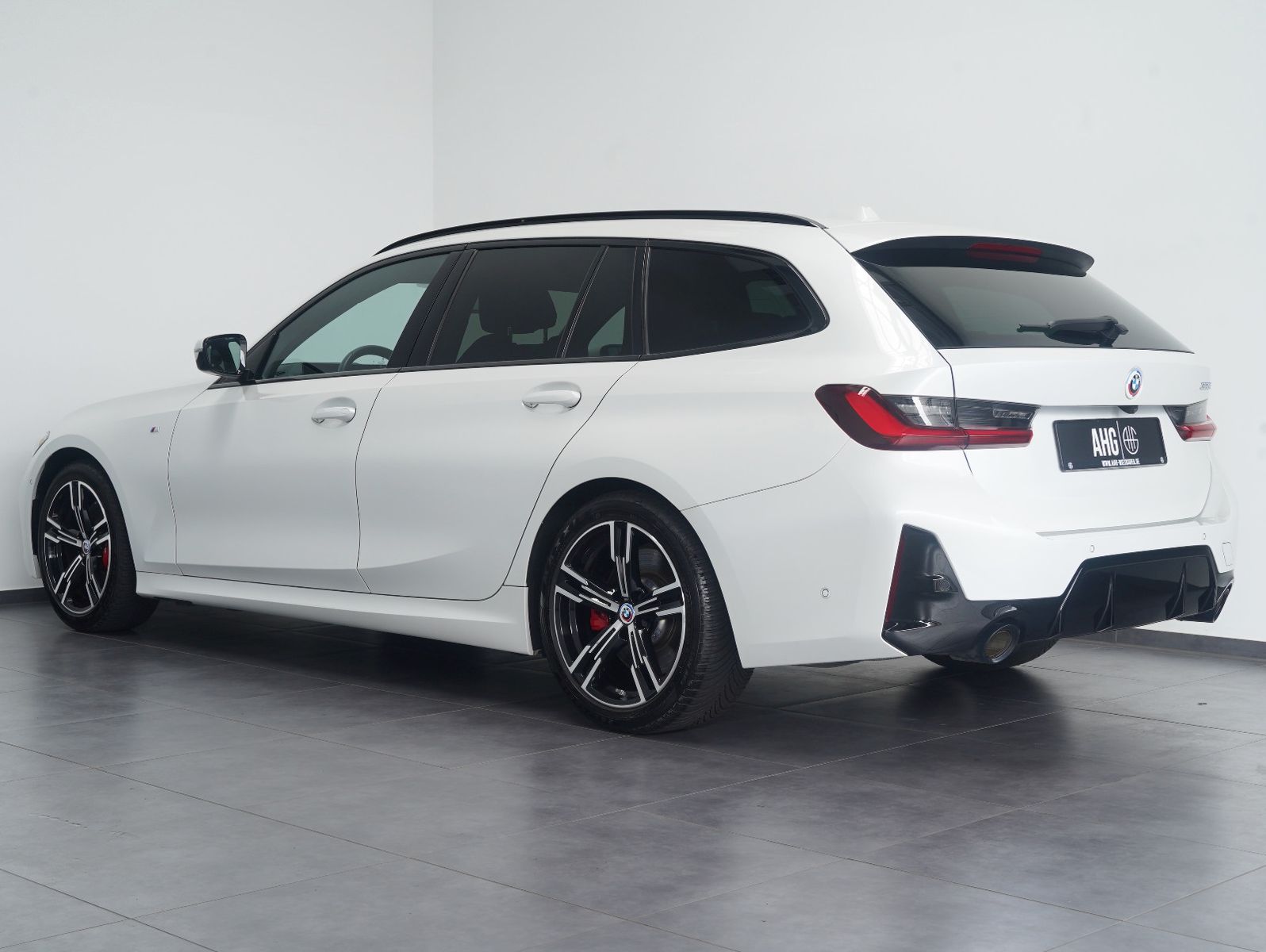 Fahrzeugabbildung BMW 320 i Touring M Sport SHADOW/WIDE/HEADUP/PANO