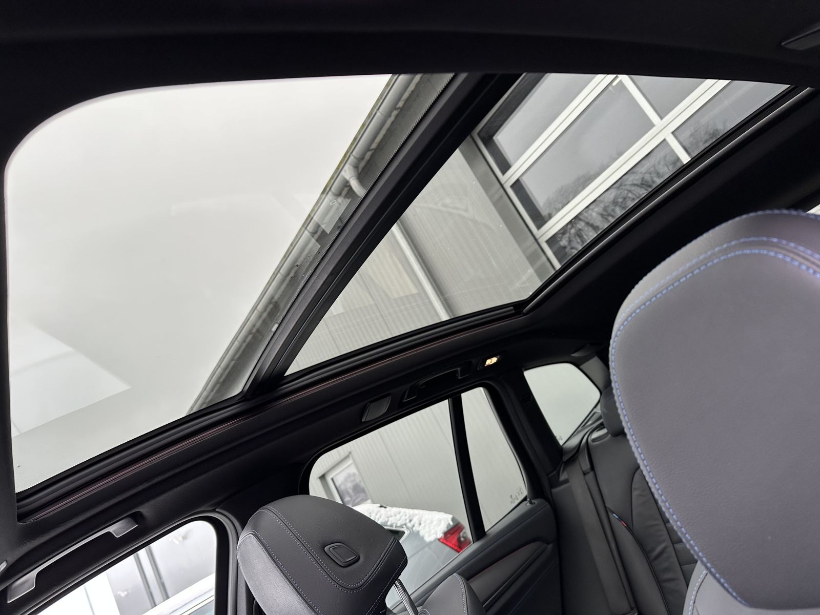 Fahrzeugabbildung BMW X3 xDrive20i M-Sport NAV+LED+PANO+HIFI+19ZO+1HD