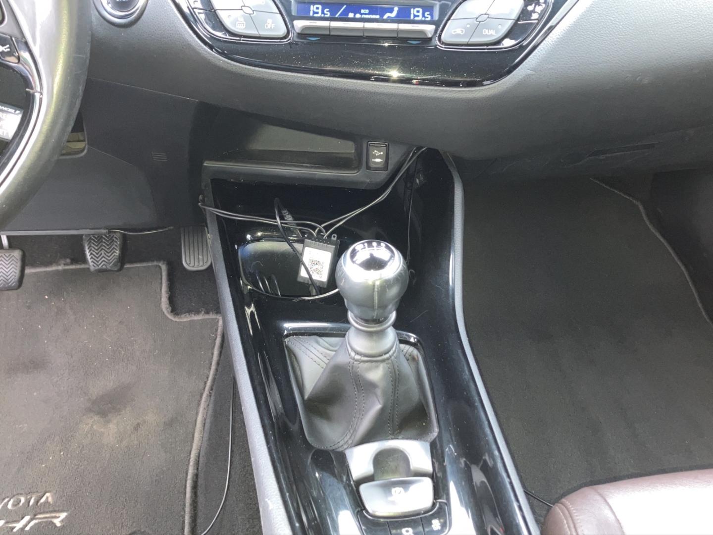 Toyota C-HR 1.2 Turbo Lounge+LEDER+NAV+GJ-RÄDER !!