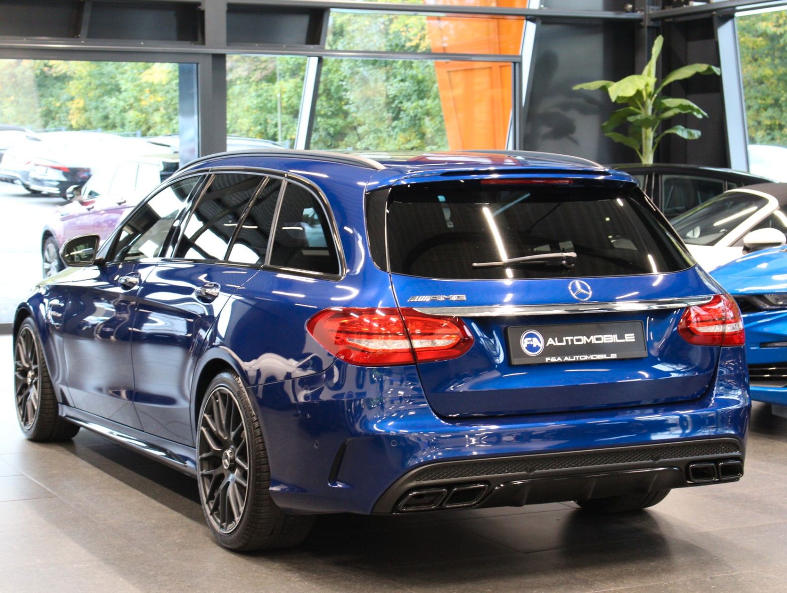 Fahrzeugabbildung Mercedes-Benz C 63 S AMG T Night-Paket+Burmester+Panoramadach