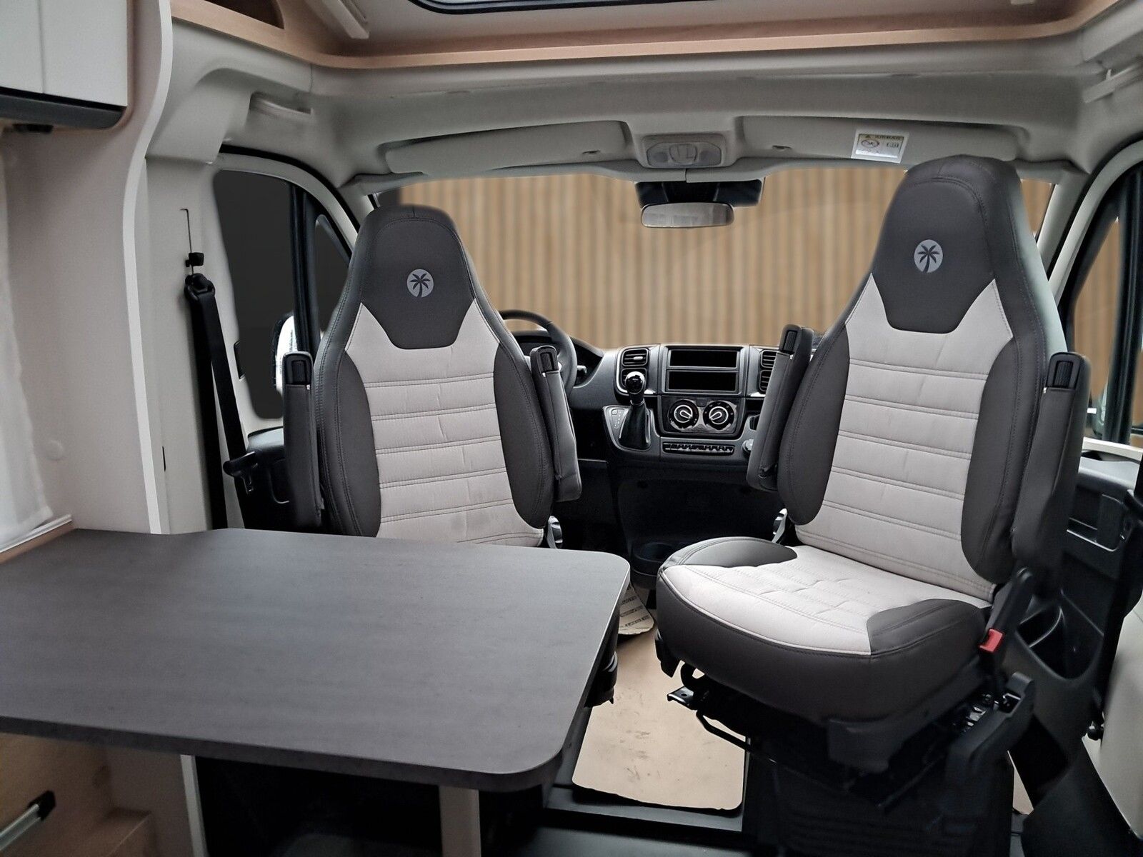 Fahrzeugabbildung Sunlight Adventure V 66 Automatik, Dörr Edition, TV