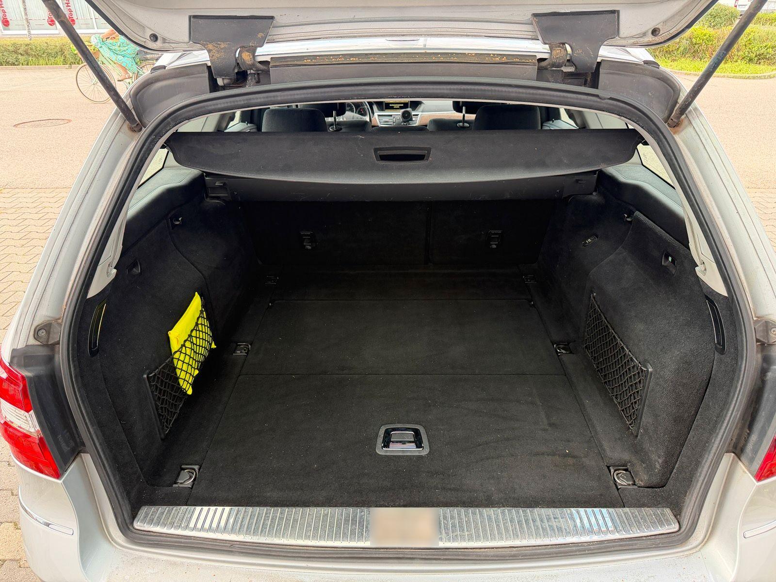 Mercedes-Benz E220 2011 — photo 13